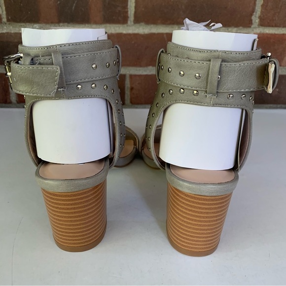 Journee Collection Womens Mabel Grey Ankle Strap Sandals US 7 M - Picture 6 of 8